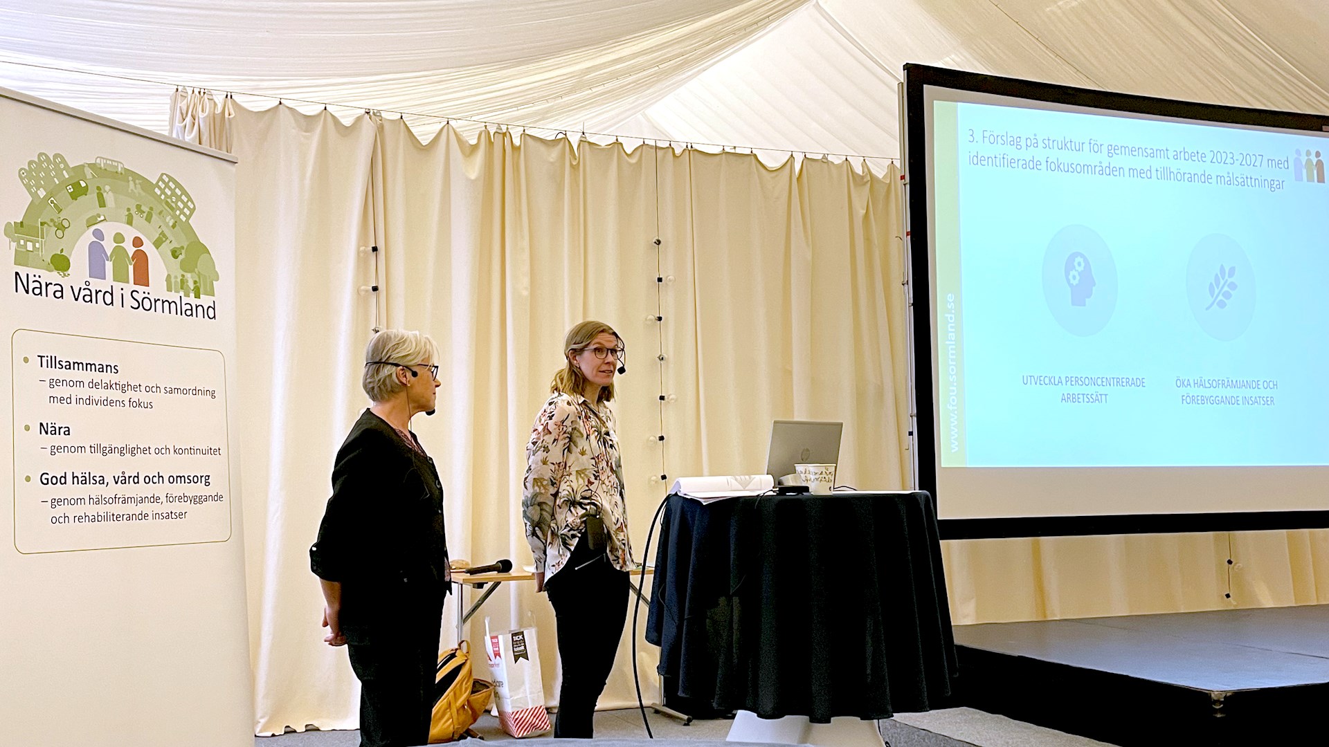 Projektledarna för Nära vård Cajsa och Karolina på slutkonferensen, foto Marina Arkkukangas